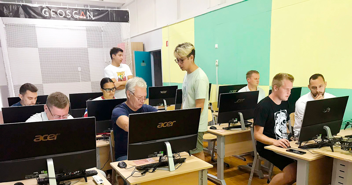 Обучение преподавателей Всероссийского детского центра «Орленок» по программе «Эксплуатация комплексов с беспилотными летательными аппаратами: пилотирование и программирование БПЛА, обработка данных»
