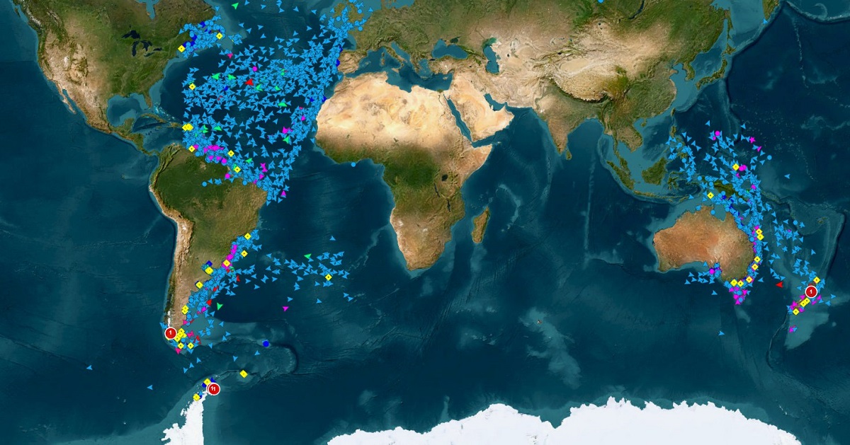 AIS data for individual orbit passes of the InnoSat3 satellite